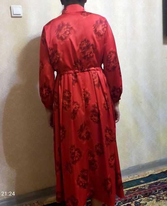 Продам красный платье