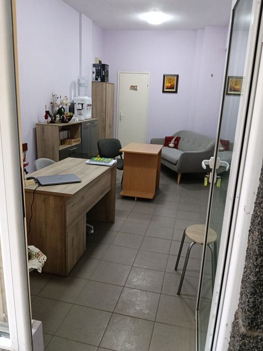 Офис в центъра до хотел Дунав