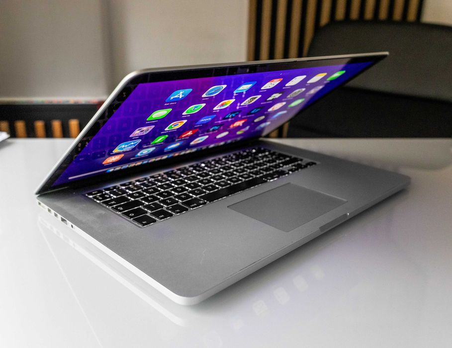 Macbook Pro 15 inch 2015, i7, 16gb RAM, 512 Gb ssd (baterie 13 cicluri)