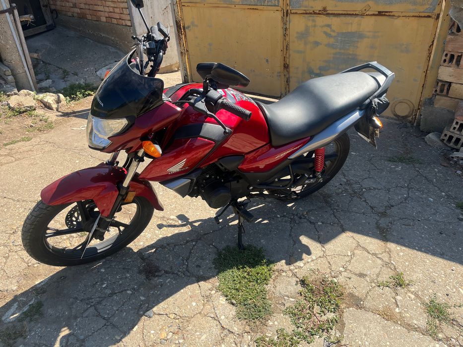 Ямаха CB125F мотор