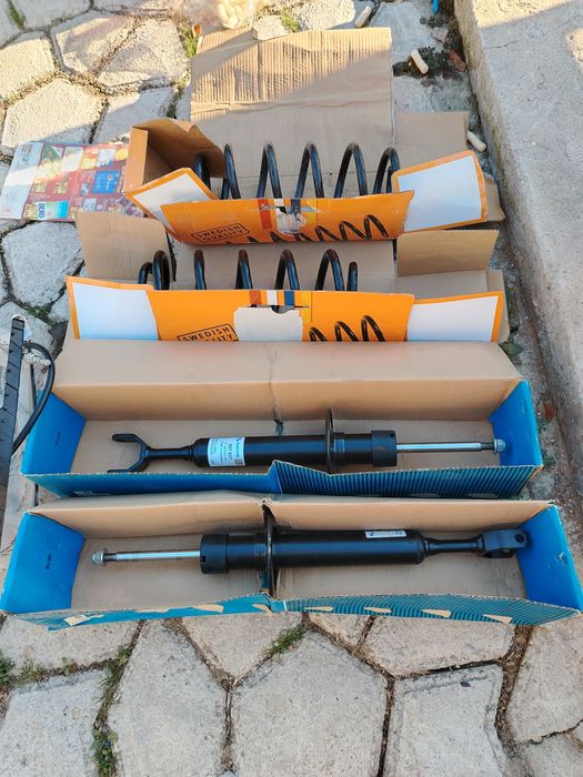 Vând piese de mașină