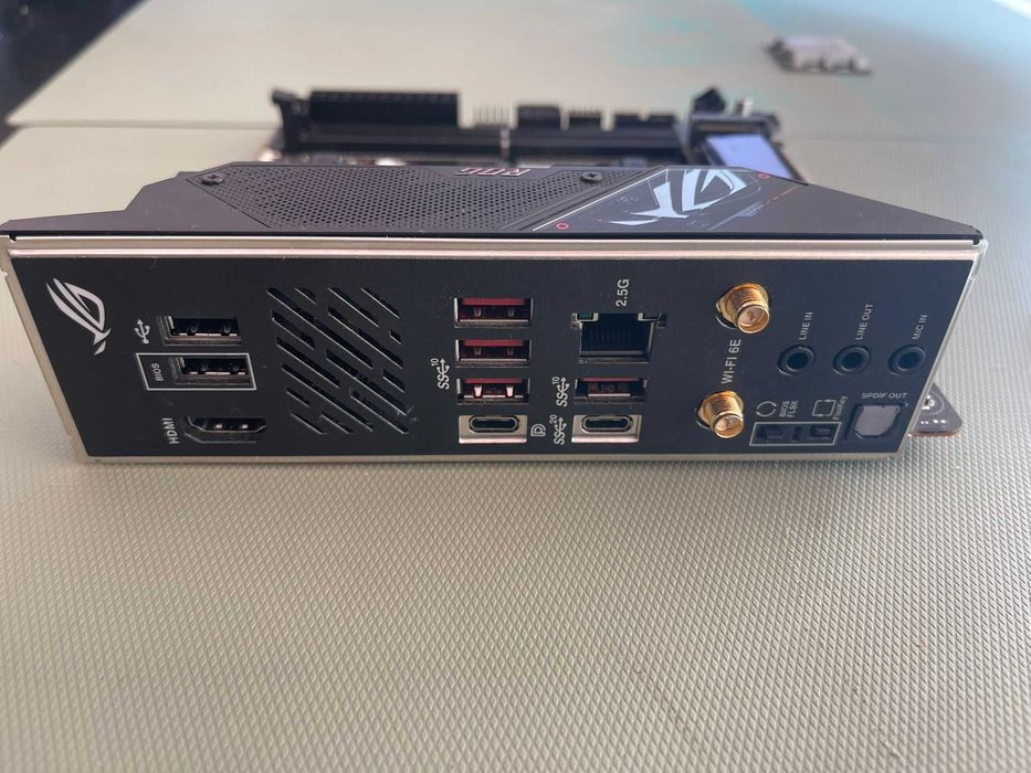 Placa de Baza Asus ROG Strix B650E-I Gaming Wifi - DEFECT -