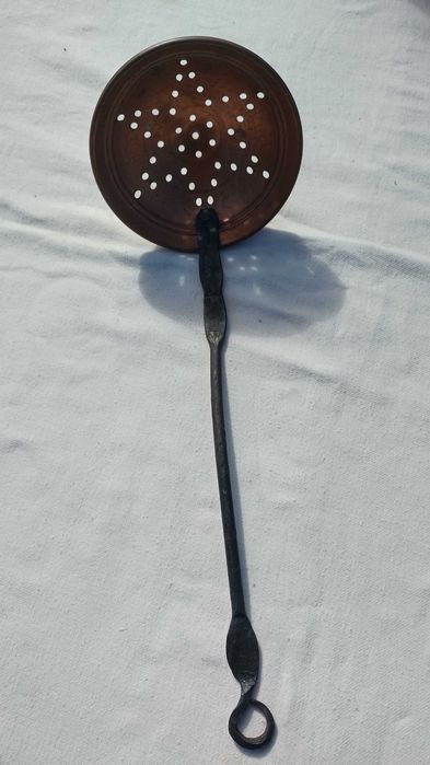 Меден решетъчен черпак и менче