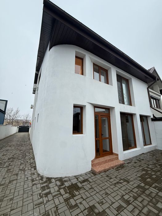 Propietar ofer spre inchiriere casa la curte