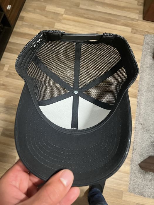 Чисто нова шапка  RVCA