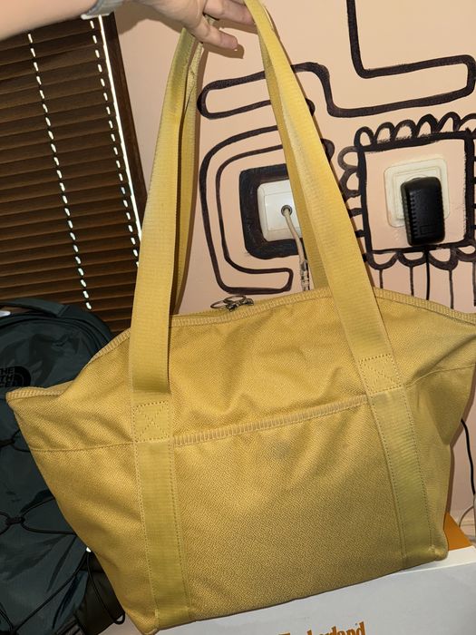 Спортна чанта Nike в цвят горчица