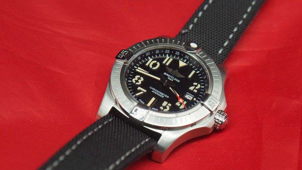 Breitling Avenger 43mm 2824