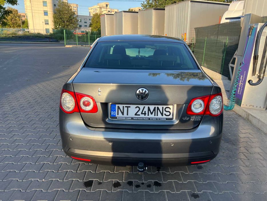 Volkswagen Jetta 1.9 TDI Comfortline, 105CP, Navigatie Auto, 2 seturi complete roti