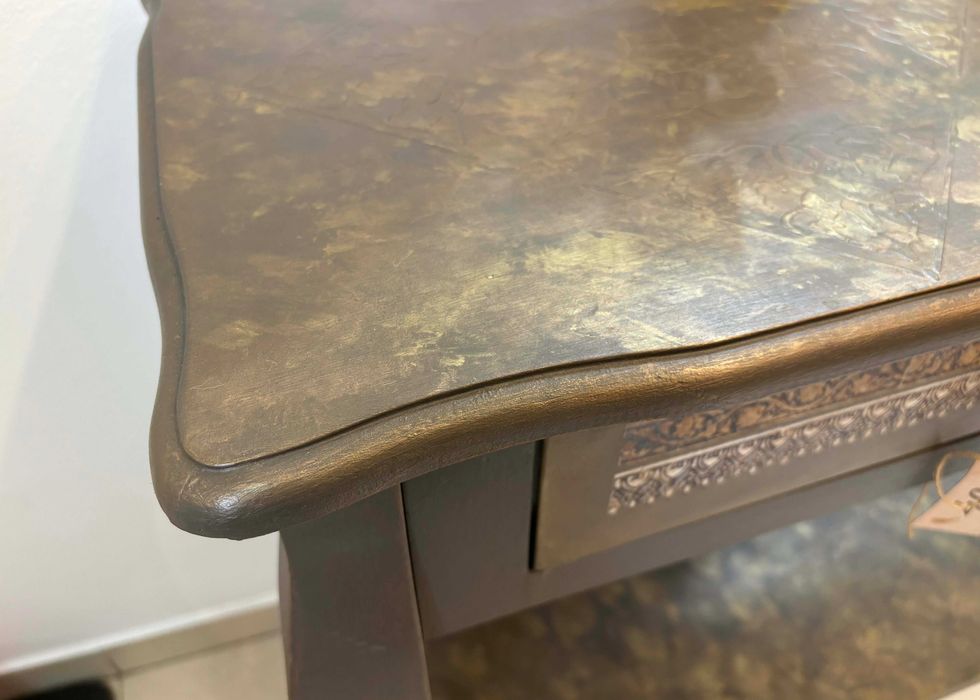 Реновирана конзолна маса