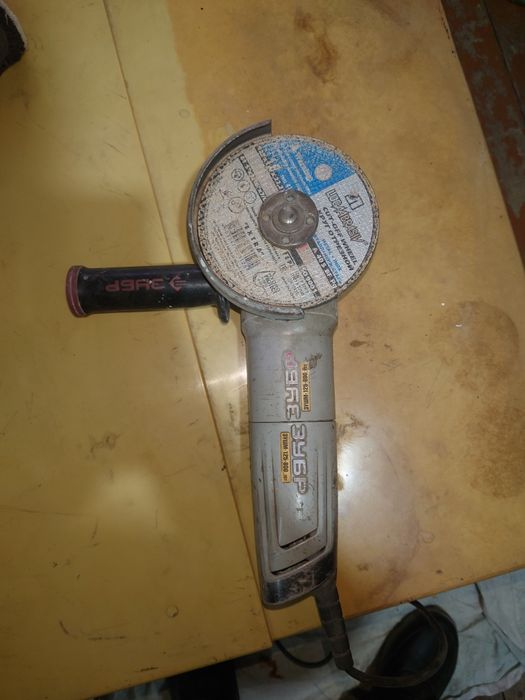 Инструменты, углекислый баллон, лебёдка, болгарка, точильный станок