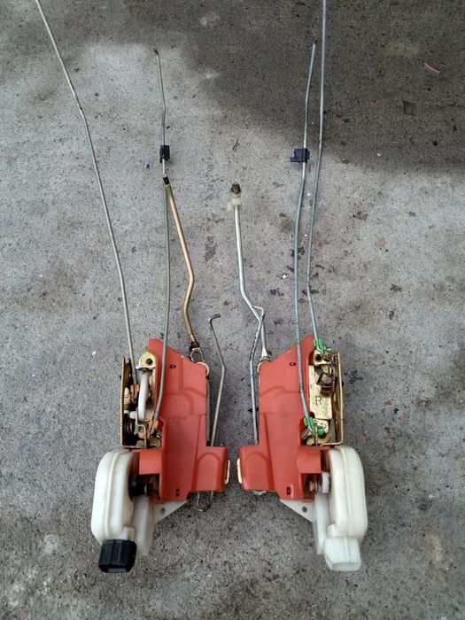 Замки дверей  Montero Sport