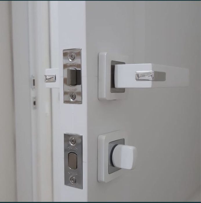 Установка замок и дверь