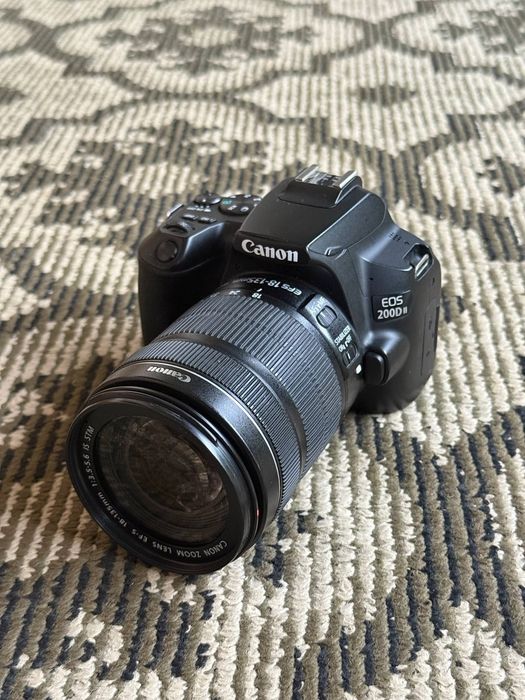 Canon EOS 200Dii
