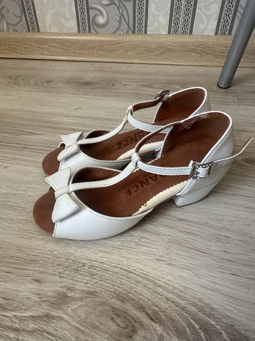 Туфли для девочек ,для танцев