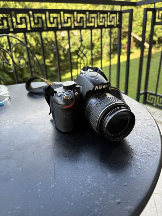 Nikon D3200 + obiectiv Nikon AF-S DX 18-55mm | Doar 8.000 cadre | Stare excelentă