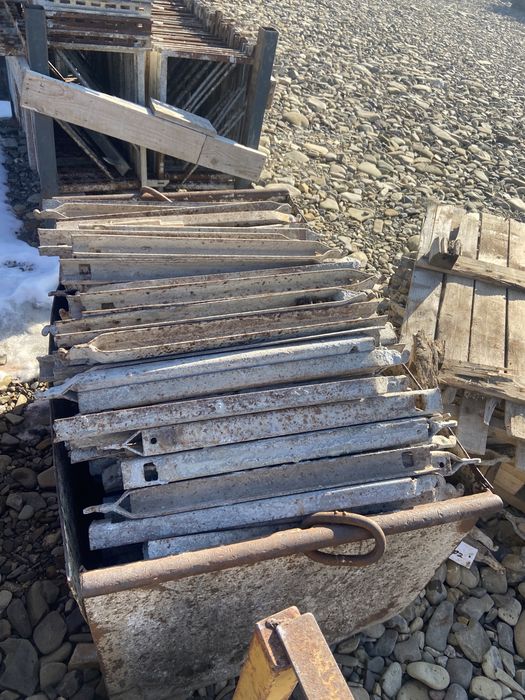 Montanti, spade, bride pentru cofrat