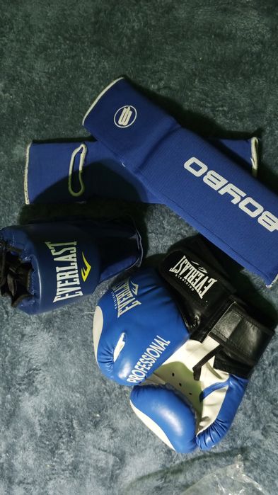 Продаётся всё в комплекте.