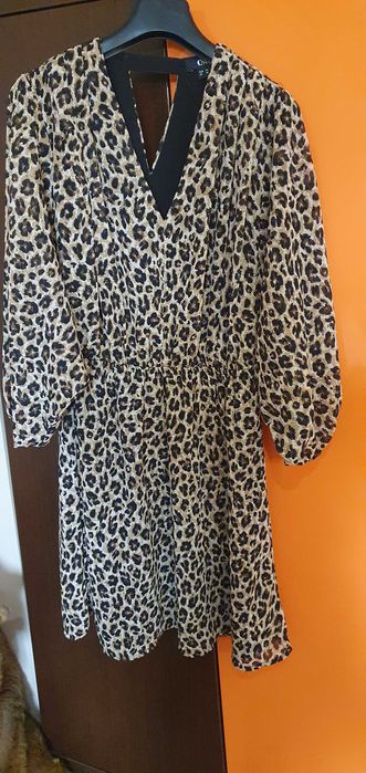 Рокля къса с ластик в кръста размер 34 нова.