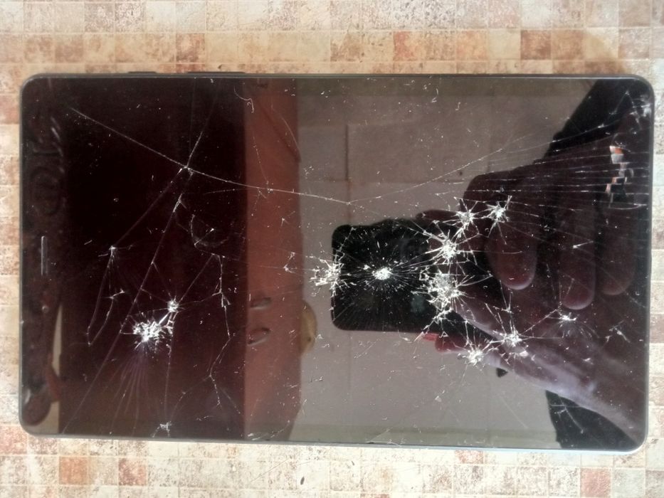 Телефон на запчасти