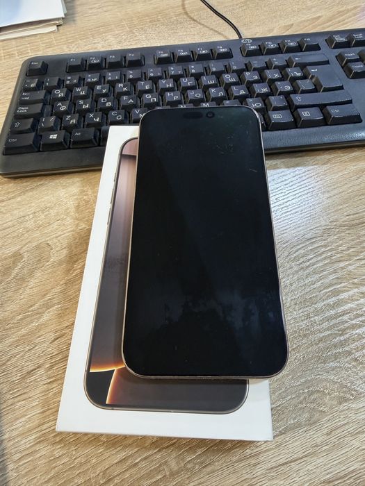 Iphone 16 pro max 256 gb batareya 93% xolati zur ideal 1 ta sim 1 esim