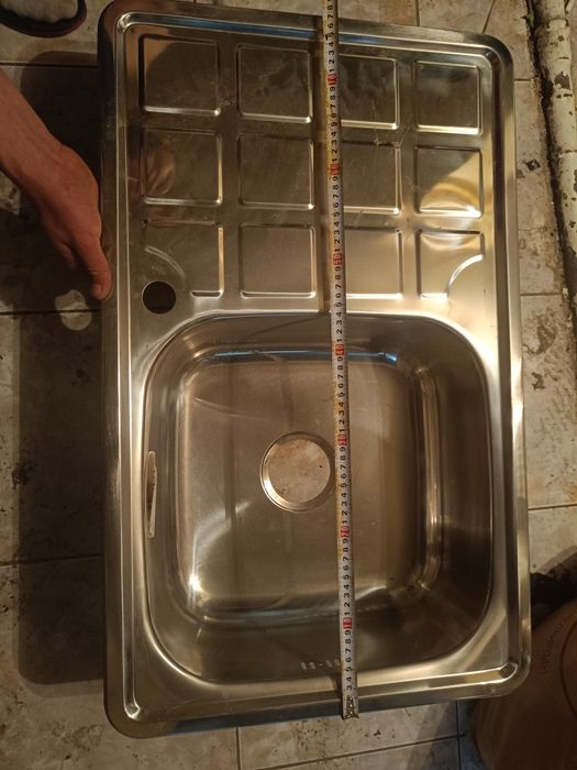 Продам кухонную мойку.