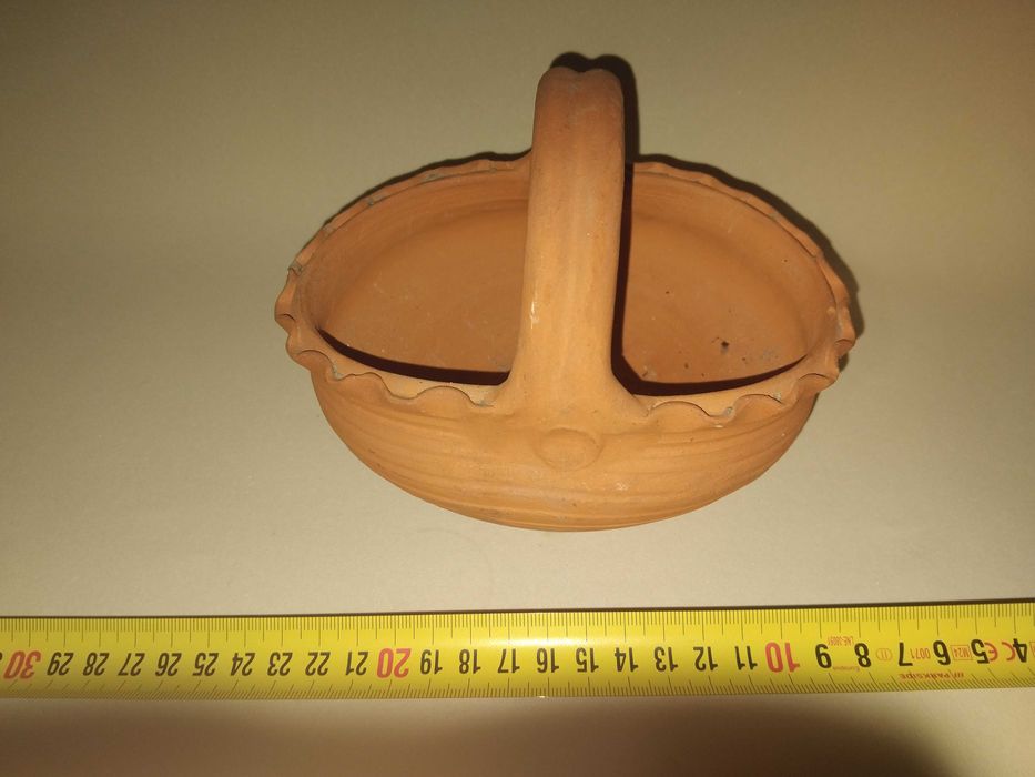 Лот 2 броя керамични саксии – битов стил (със забележка)