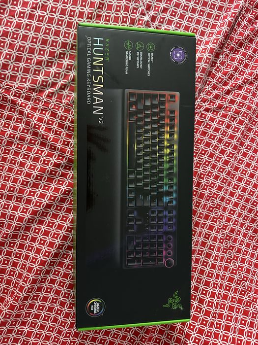 Razer Huntsman V2 с Razer Clicky Optical Switches (лилави суичове)