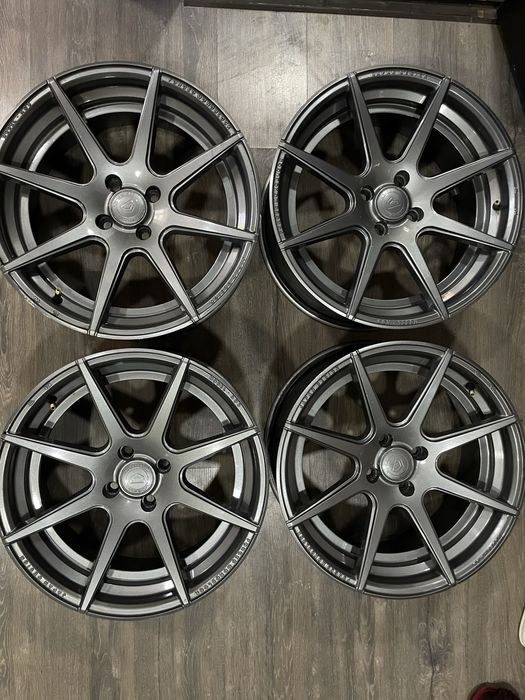 Продам комплект литых дисков AD8 Vossen Style R17