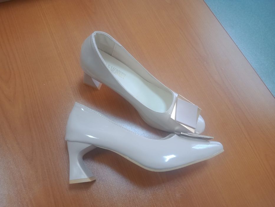 Продам туфли новые