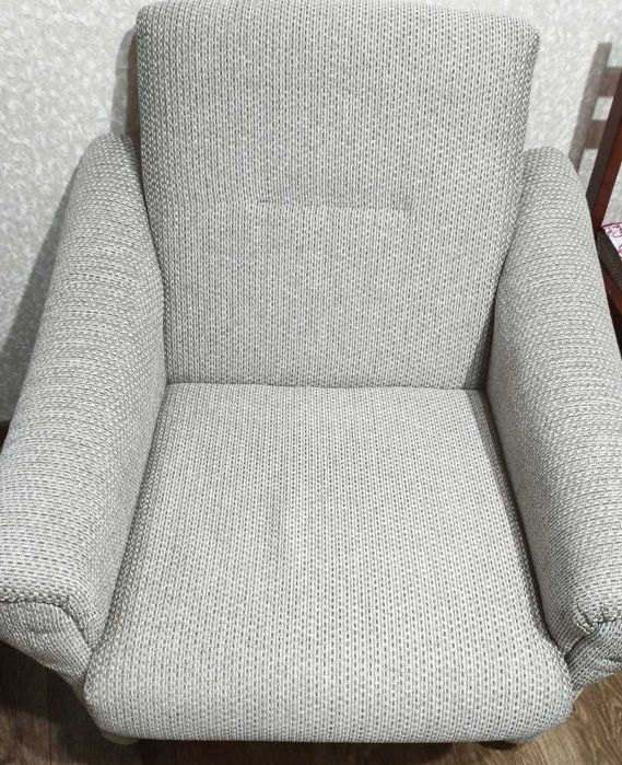 Продаю диван и 2 кресла