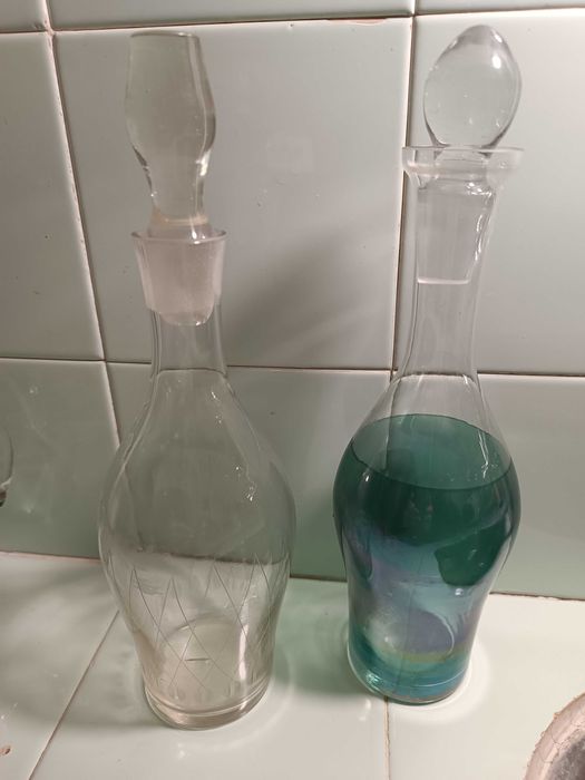 Гарафа с чаши за уиски, каничка с чаши за ракия