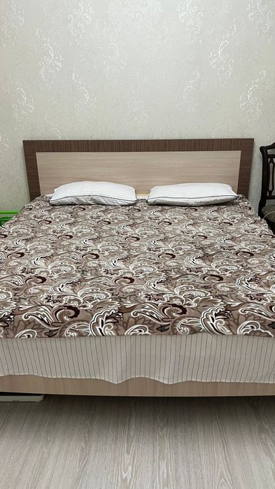 Двуспальная кровать