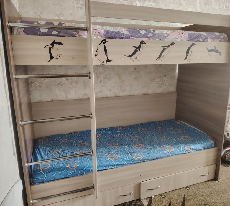 Продам кровать двухъярусная срочно