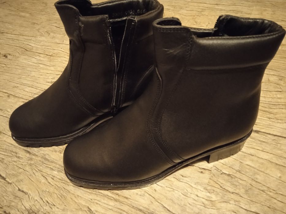 Нови кожени боти