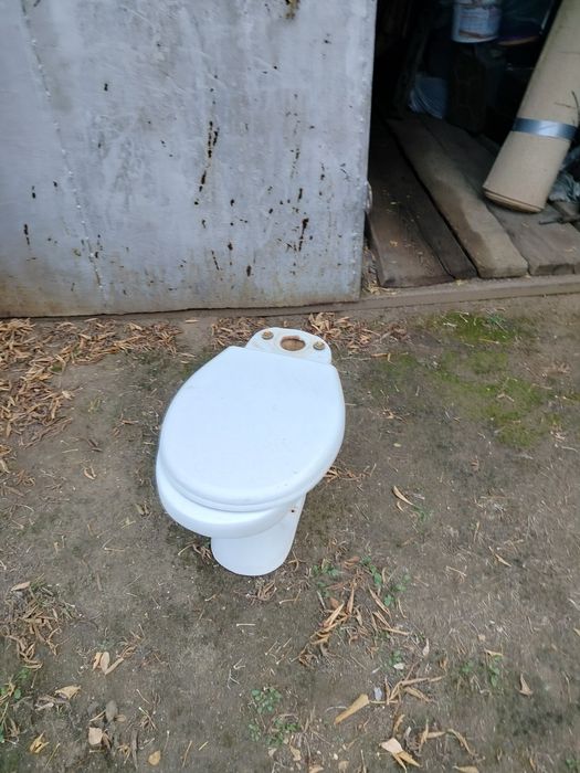 Продам унитаз бывший в употреблении