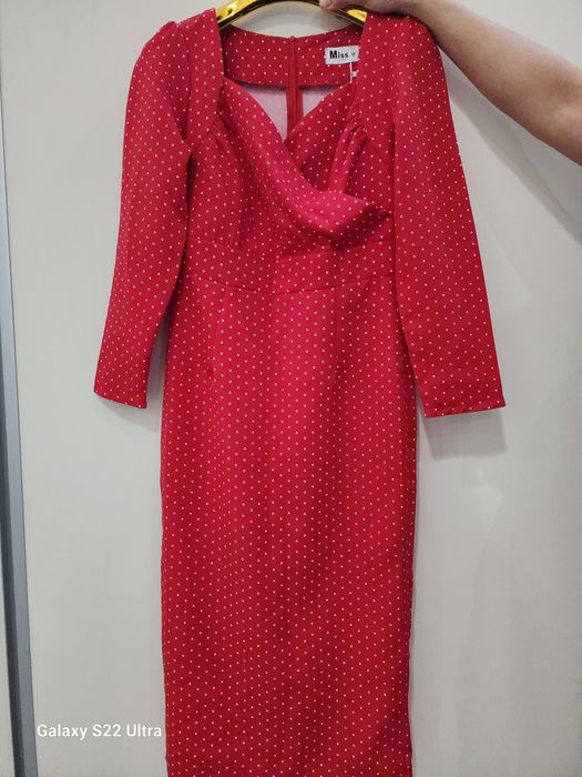 Qizil chiroyli kòylak