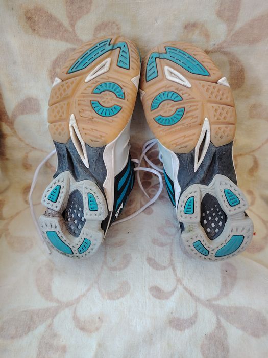 Маратонки са леки и удобни