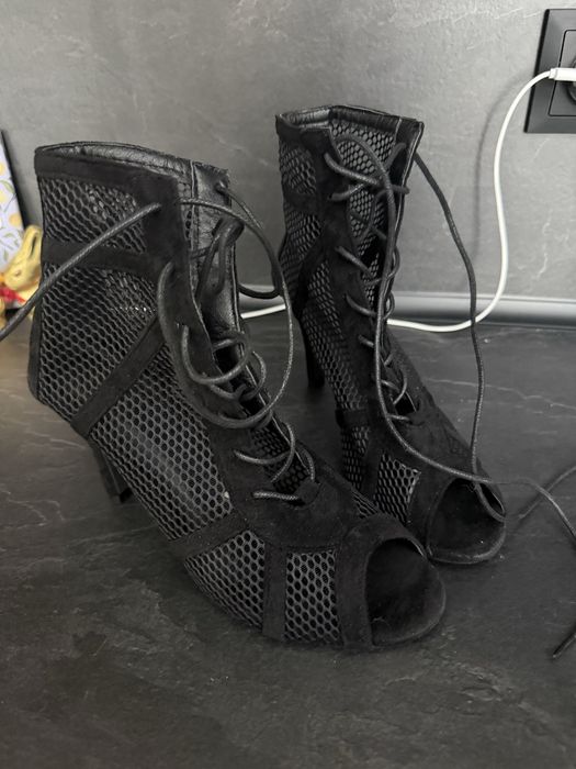 Токчета за танци heels