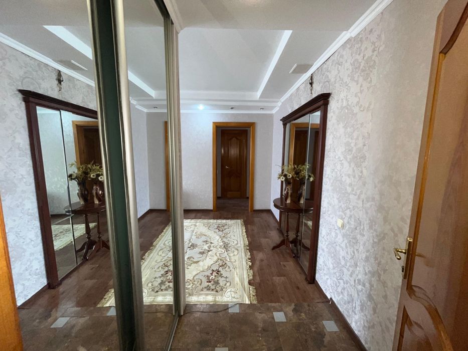 Продаеться квартира  4 комнатная