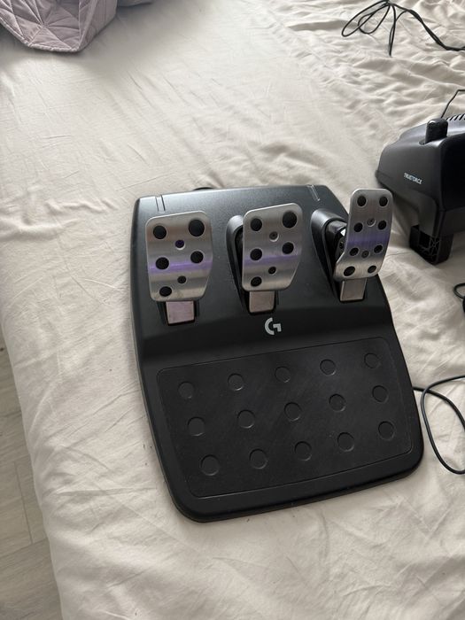 Volan+pedale logitech g923 ca nou