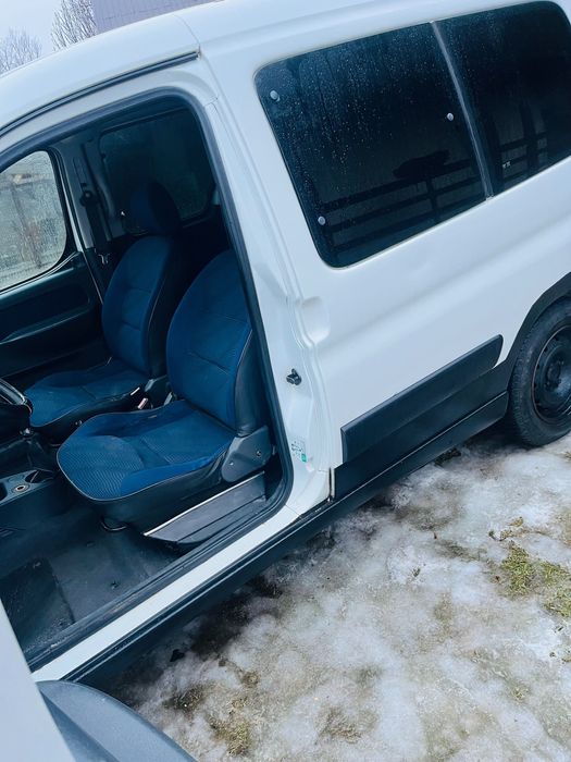 Vând peugeot partner