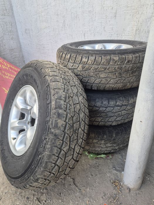 Продам шины с диском 31/10.5/15