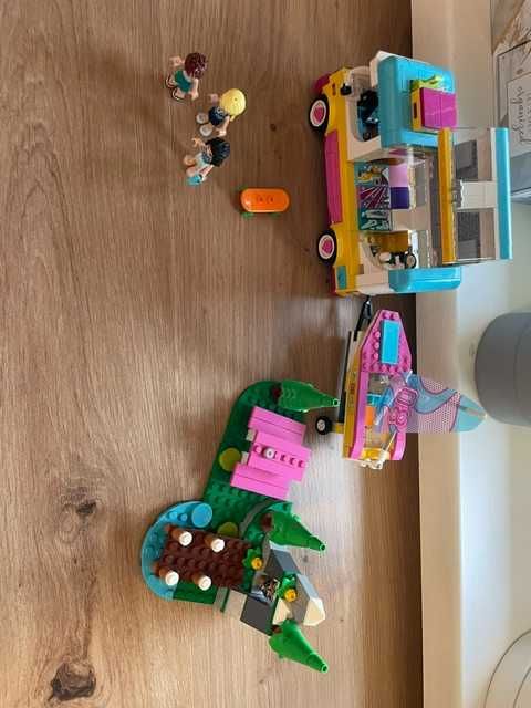 lego 41681 Furgoneta de camping si barca cu panze