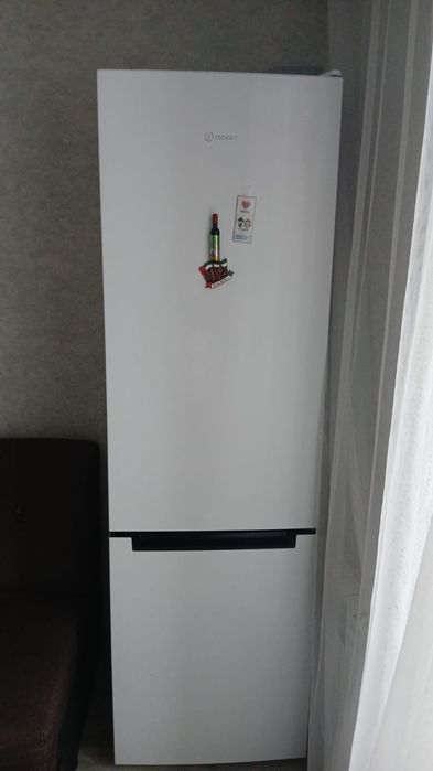 Холодильник indesit