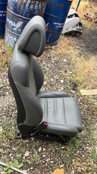 Кожен салон с обдухване и нагреватели за Киа Соренто 2017 година!