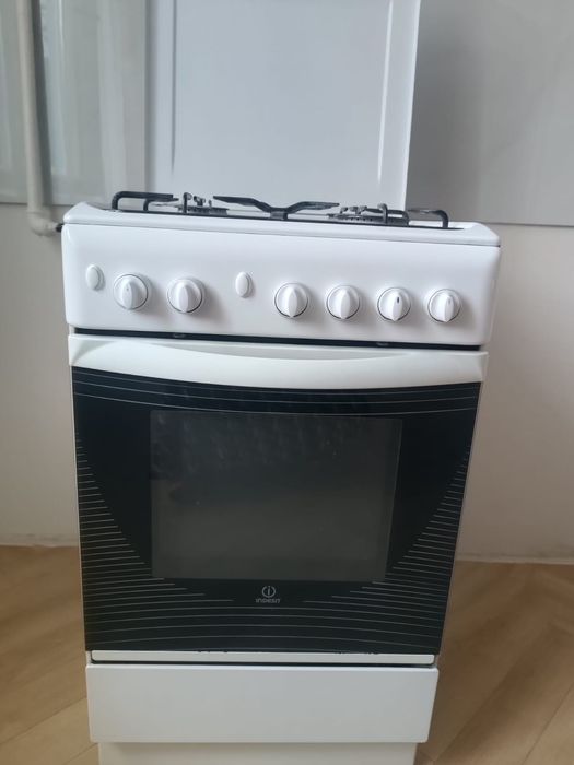 Продам плиту индезит