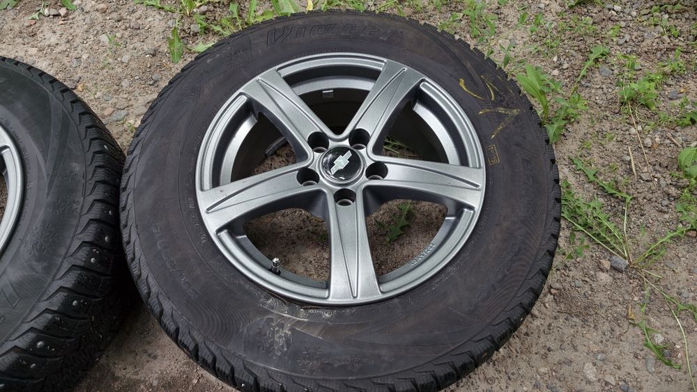 Комплект дисков R15 с шинами . Chevrolet