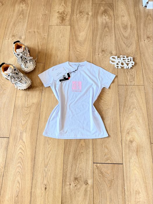 Страхотен суперсвеж ежедневен тишърт C K