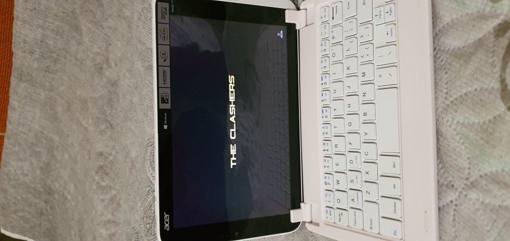 Продавам таблет ACER W3