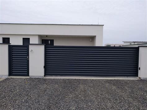 Vând garduri și porți la comanda clientului